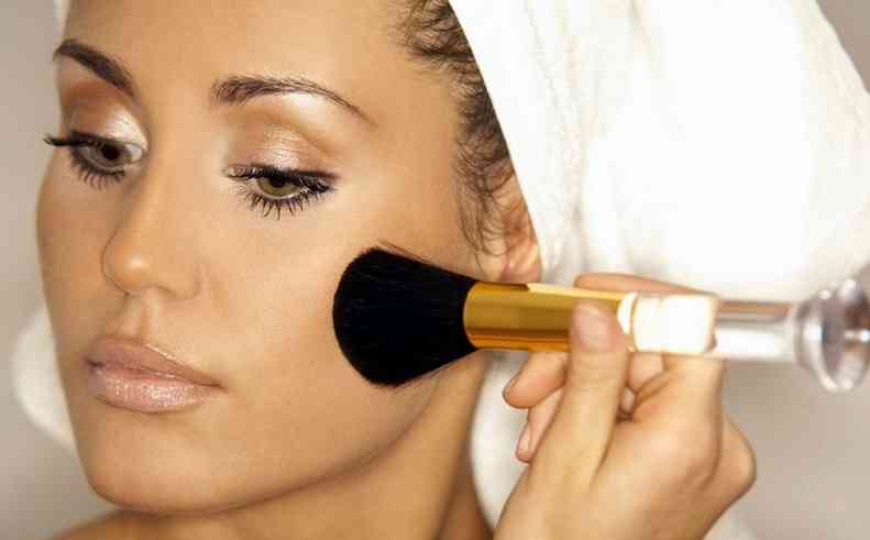 6 Ways to Choose Face Make up for Mature Dark Skin
