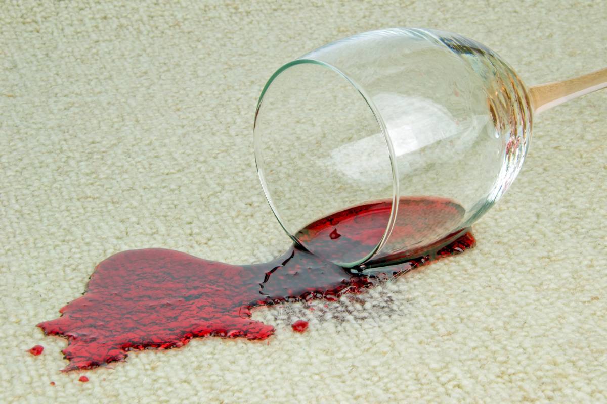 4 Methods to Clean Wine Stains on Your Carpet